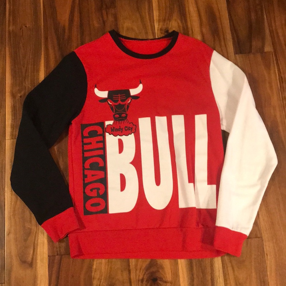 Chicago Bulls crew neck sweatshirt.